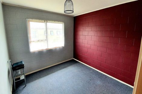 Photo of property in 2/68 West Coast Road, Glen Eden, Auckland, 0602