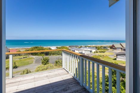 Photo of property in 9 Mangatoetoe Grove, Cape Palliser, Pirinoa, 5772