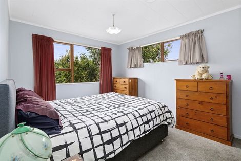 Photo of property in 15a Kereru Bend, Tawa, Wellington, 5028