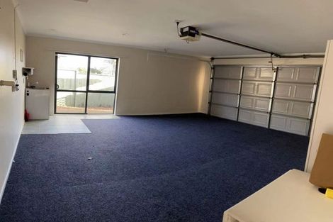 Photo of property in 16 Middlefield Drive, East Tamaki Heights, Auckland, 2016