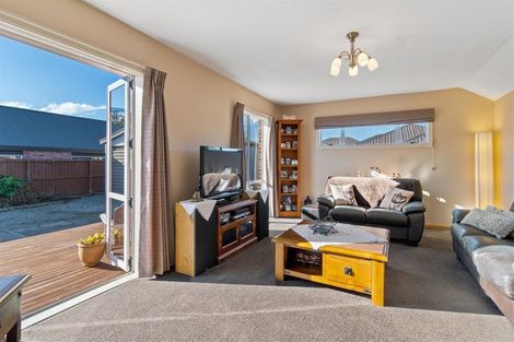 Photo of property in 21 Clipper Place, Redwood, Christchurch, 8051