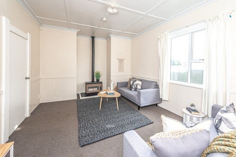 Photo of property in 184 Cornfoot Street, Castlecliff, Whanganui, 4501