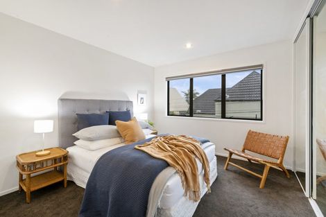 Photo of property in 136 East Coast Road, Forrest Hill, Auckland, 0620