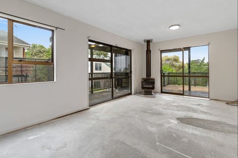 Photo of property in 1/16 Glen Vista Place, Bayview, Auckland, 0629
