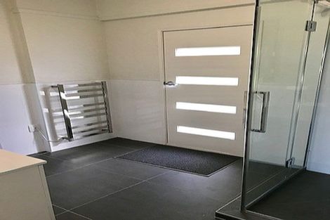 Photo of property in 1/1 Kaihu Street, Northcote, Auckland, 0627