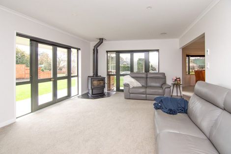 Photo of property in 23 Cashmere Drive, Fitzherbert, Palmerston North, 4410