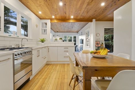 Photo of property in 802 West Coast Road, Oratia, Auckland, 0604