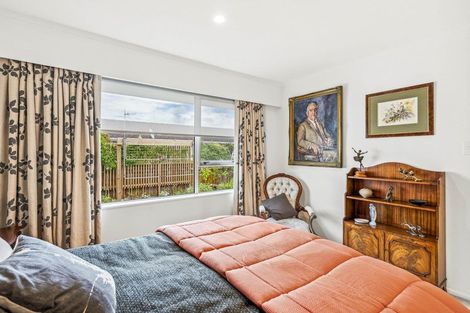 Photo of property in 2 Rewarewa Crescent, Waikanae, 5036