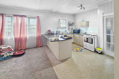 Photo of property in 192 Tasman Street, Opunake, 4616