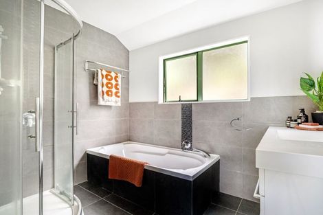 Photo of property in 1/62 Stapleford Crescent, Browns Bay, Auckland, 0630