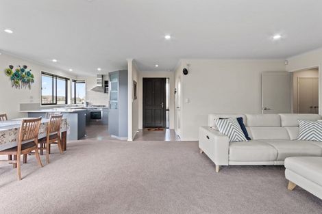 Photo of property in 94 Farringdon Avenue, Rototuna North, Hamilton, 3210