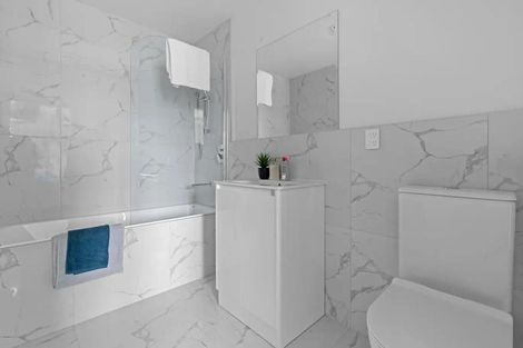 Photo of property in 2 Warbler Crescent, Papakura, 2110