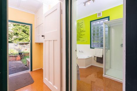Photo of property in 72 Wellington Road, Paekakariki, 5034