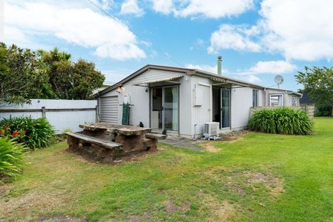 Photo of property in 33 Kiharoa Street, Otaki Beach, Otaki, 5512