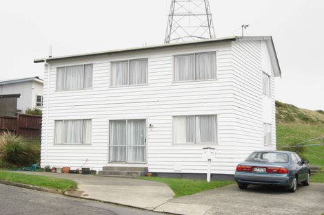 Photo of property in 5 Chetwode Grove, Newlands, Wellington, 6037