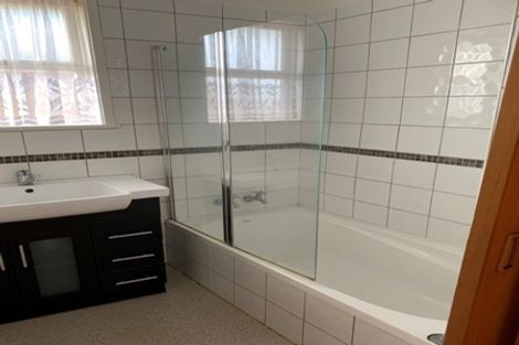 Photo of property in 58 Cardiff Road, Pakuranga, Auckland, 2010