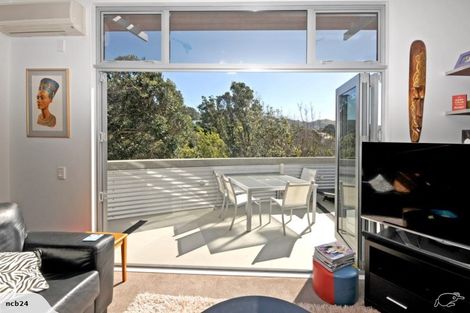 Photo of property in 126 Creswick Terrace, Northland, Wellington, 6012