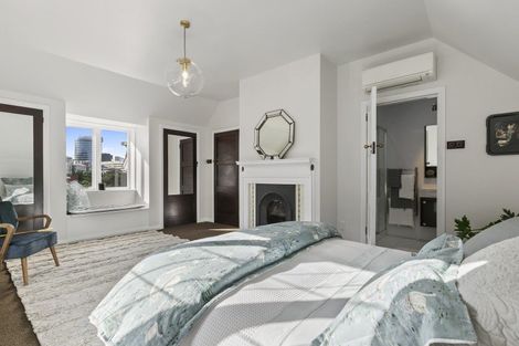 Photo of property in 323 The Terrace, Te Aro, Wellington, 6011