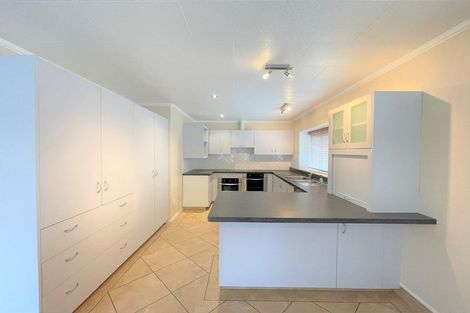 Photo of property in 2 Aitchison Place, Levin, 5510