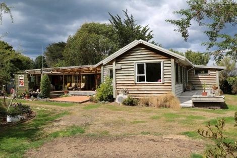 Photo of property in 15 Surat Bay Road, New Haven, Owaka, 9585