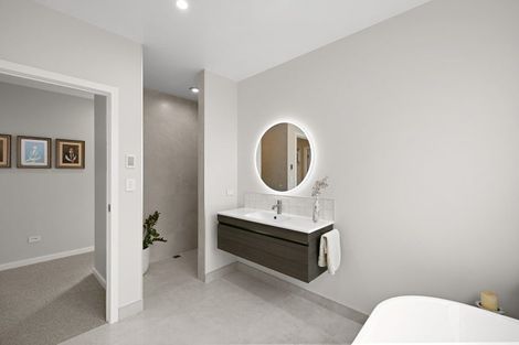 Photo of property in 92 Hugo Shaw Drive, Cambridge, 3434