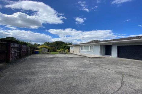 Photo of property in 2/23 Manhattan Heights, Glendene, Auckland, 0602