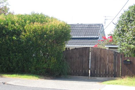 Photo of property in 24 Rangatira Road, Birkenhead, Auckland, 0626