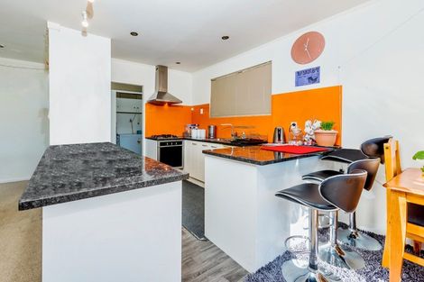 Photo of property in 2 Doone Place, Massey, Auckland, 0614