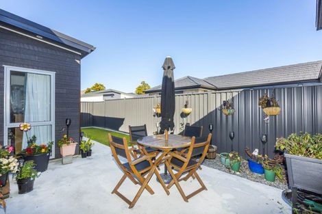 Photo of property in 11 Te Kaeaea Crescent, Wallaceville, Upper Hutt, 5018