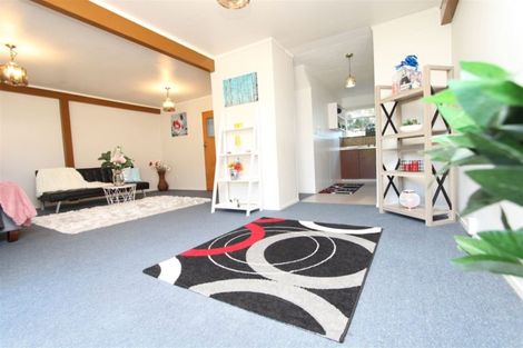 Photo of property in 18 Hollydale Grove, Churton Park, Wellington, 6037