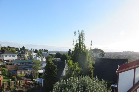 Photo of property in 2/328 East Coast Road, Sunnynook, Auckland, 0632