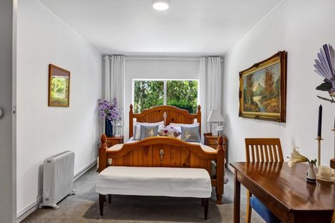 Photo of property in 14 Spencer Place, Merrilands, New Plymouth, 4312