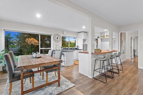 Photo of property in 94 Glencoe Road, Browns Bay, Auckland, 0630