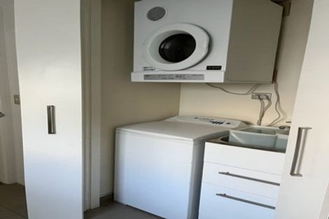 Photo of property in 2/130 Oriental Parade, Oriental Bay, Wellington, 6011