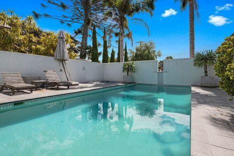 Photo of property in 25 Norwood Road, Bayswater, Auckland, 0622