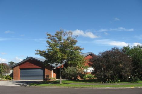 Photo of property in 11 Lochend Place, Highland Park, Auckland, 2010