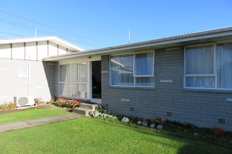 Photo of property in 108 Middlepark Road, Sockburn, Christchurch, 8042