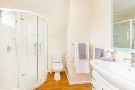 Photo of property in 169a Newlands Road, Newlands, Wellington, 6037