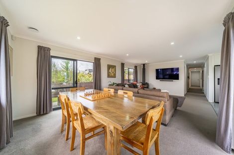 Photo of property in 5 Mckenzie Way, Timberlea, Upper Hutt, 5018