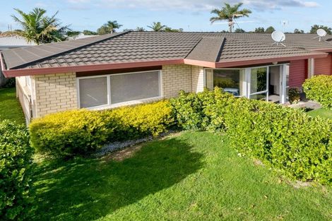 Photo of property in 98d Lakeside Drive, Orewa, 0931