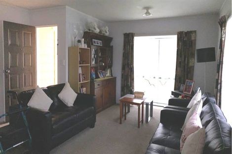 Photo of property in 2/12 Bernina Place, Weymouth, Auckland, 2103