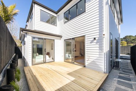 Photo of property in 3b Pendlebury Street, Green Bay, Auckland, 0604