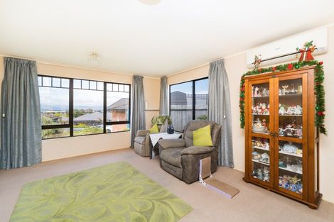 Photo of property in 14 Jordan Way, Kelvin Grove, Palmerston North, 4414