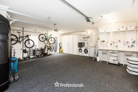 Photo of property in 2 Chalfont Road, Silverstream, Upper Hutt, 5019