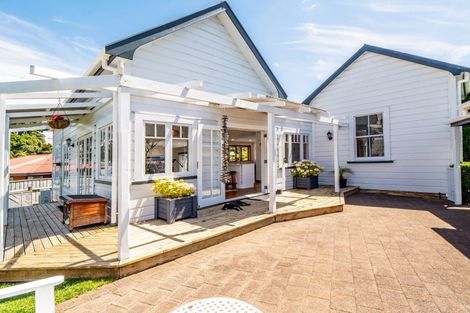 Photo of property in 38 Waiwaka Terrace, Strandon, New Plymouth, 4312