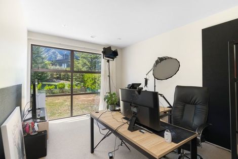 Photo of property in 4 Jackby Court, Jacks Point, Queenstown, 9371