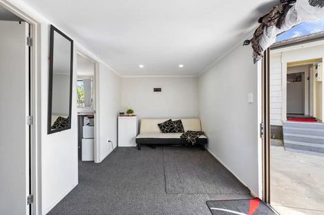 Photo of property in 13 Ewbank Place, Manurewa, Auckland, 2102