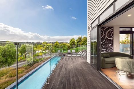 Photo of property in 16 Schopolo Place, Schnapper Rock, Auckland, 0632