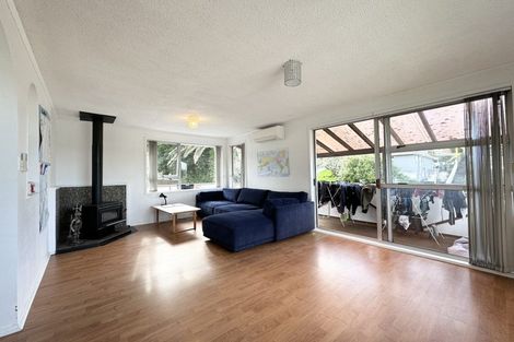 Photo of property in 6 Cottam Grove, Northcross, Auckland, 0632