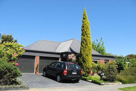 Photo of property in 2 Cottesmore Close, Burnside, Christchurch, 8053